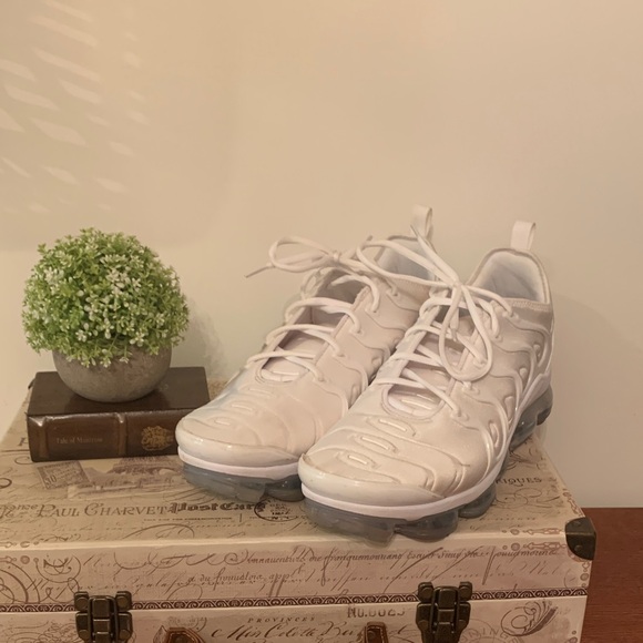 Nike Other - Nike Air Vapormax Plus Athletic Shoes (White & Platinum)